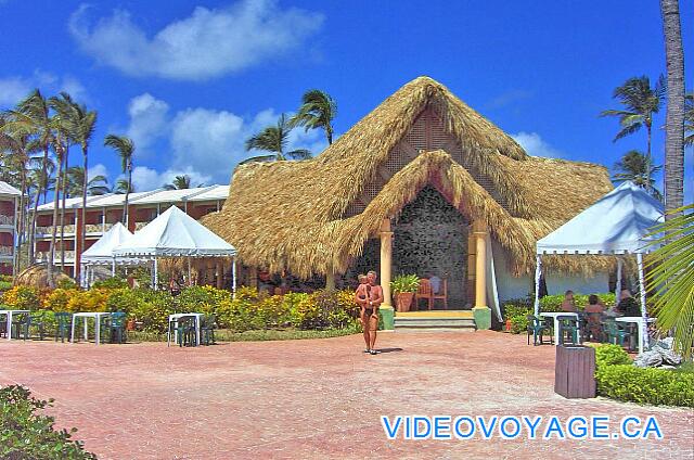 Republique Dominicaine Punta Cana VIK Hotel Arena Blanca The snack bar restaurant Bucanero has changed somewhat since 2004.