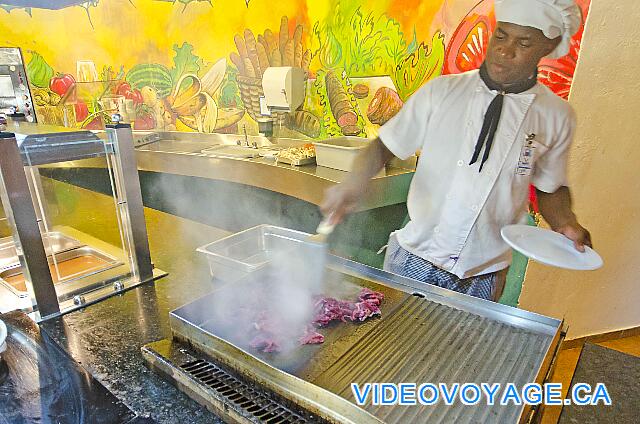 Republique Dominicaine Punta Cana VIK Hotel Arena Blanca Des grillades de viande ou poisson sont disponibles aussi.