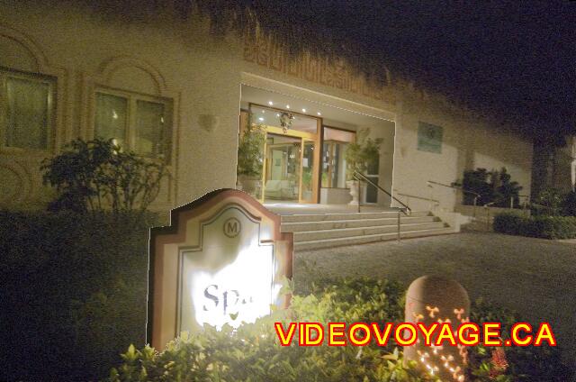 Republique Dominicaine Punta Cana Majestic Colonial Punta Cana The entrance to the SPA in the evening.