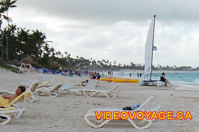 Republique Dominicaine Punta Cana Majestic Colonial Punta Cana A la izquierda, una portería de fútbol en la playa.