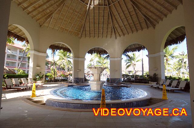 Republique Dominicaine Punta Cana Majestic Colonial Punta Cana Jacuzzis with different temperatures.