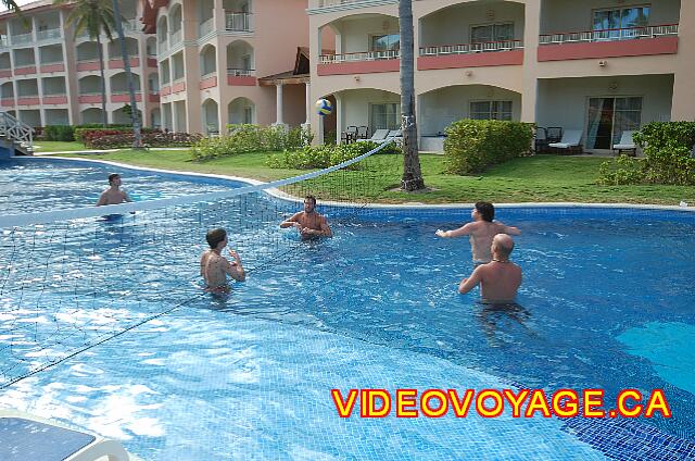 Republique Dominicaine Punta Cana Majestic Colonial Punta Cana Volleyball in the pool.