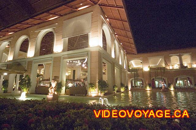 Republique Dominicaine Punta Cana Majestic Colonial Punta Cana The Lobby bar at night