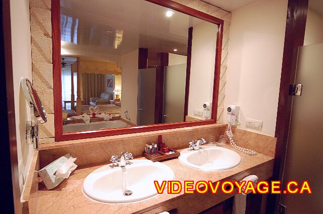 Republique Dominicaine Punta Cana Majestic Colonial Punta Cana A large counter with two sinks, magnifying mirror, hair dryer, powerful lighting, ...