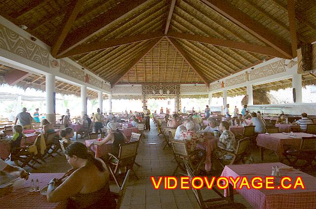 Republique Dominicaine Punta Cana Majestic Colonial Punta Cana L'autre coté du grand restaurant.