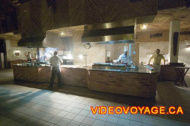 Republique Dominicaine Punta Cana Majestic Colonial Punta Cana The kitchen at night