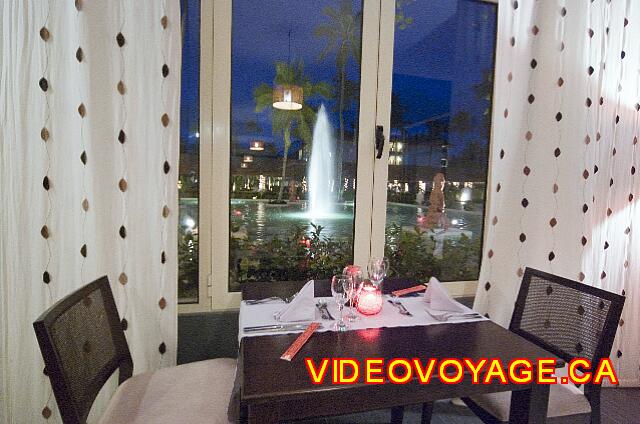 Republique Dominicaine Punta Cana Majestic Colonial Punta Cana A table on the edge of the window with a view of the fountain.