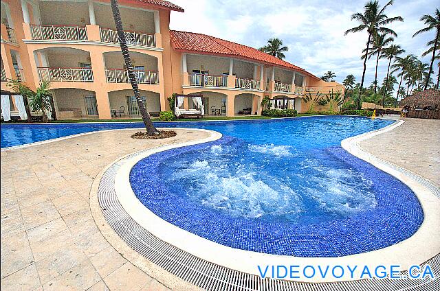 République Dominicaine Punta Cana Majestic Elegance With a Jacuzzi in the pool.