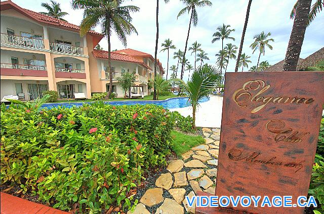 République Dominicaine Punta Cana Majestic Elegance Una vista aérea de la piscina de la sección del Club de la zona norte. Una piscina de media el tiempo suficiente dimensión.