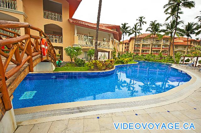 République Dominicaine Punta Cana Majestic Elegance With a bridge across the pool.