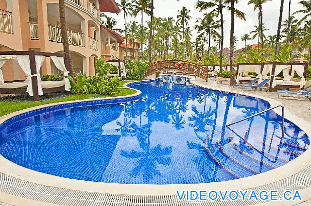 République Dominicaine Punta Cana Majestic Elegance On the other side of the bridge, the first pool that ends.