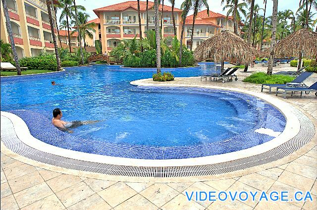 République Dominicaine Punta Cana Majestic Elegance Con jacuzzi integrado en la piscina.