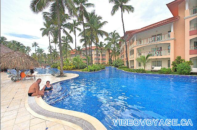 République Dominicaine Punta Cana Majestic Elegance Muchas de las islas en la piscina.