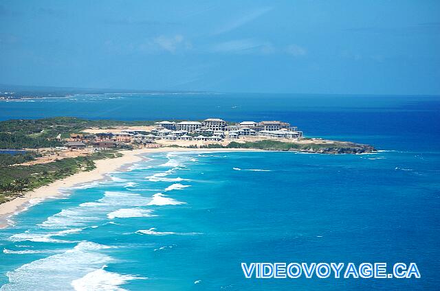 République Dominicaine Punta Cana Majestic Elegance The beach to the north, walking can not continue farther away than this rocky point which houses a hotel and a golf course. Just before the Macao beach with big waves because there is no barrier reef.