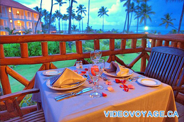 République Dominicaine Punta Cana Majestic Elegance Some tables are arranged for special occasions such as honeymoons.