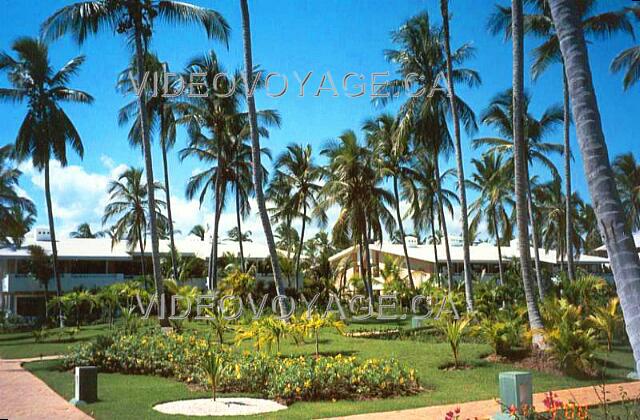 Republique Dominicaine Punta Cana Melia Caribe Tropical Buildings habritant rooms are often found on the back of vegetation.