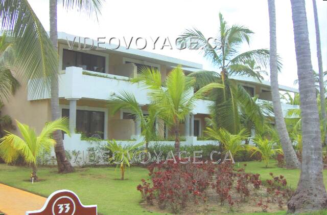 Republique Dominicaine Punta Cana Melia Caribe Tropical A typical buildings that habritent rooms.