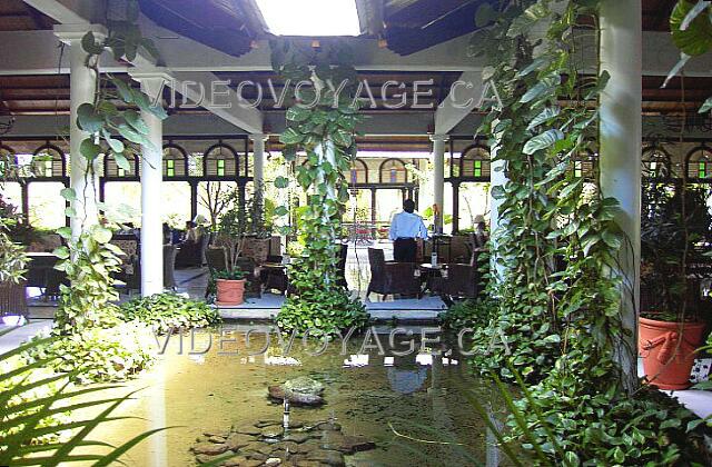 Republique Dominicaine Punta Cana Melia Caribe Tropical In Block Lobby, green spaces with small ponds.