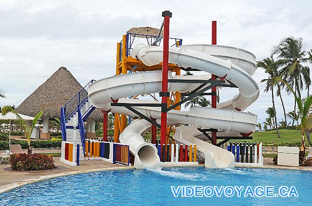 République Dominicaine Punta Cana Hard Rock Punta Cana A children's pool with slides.