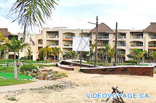 République Dominicaine Punta Cana Hard Rock Punta Cana The path for bicycles is original ...