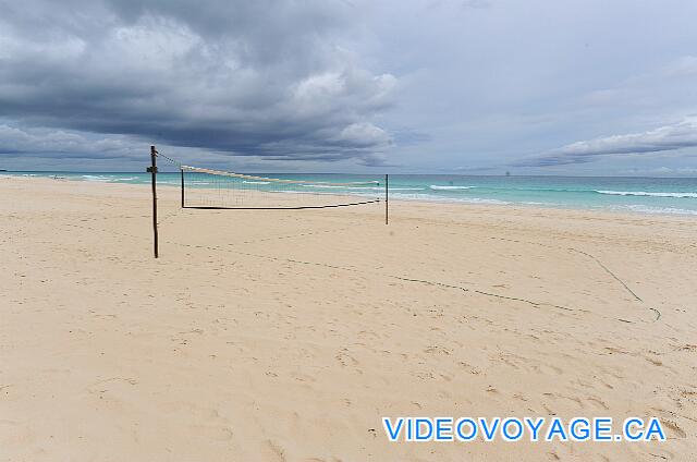 République Dominicaine Punta Cana Hard Rock Punta Cana A volleyball net on the beach.