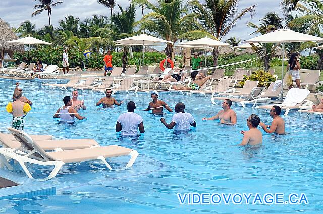 République Dominicaine Punta Cana Hard Rock Punta Cana A volleyball net in another pool.