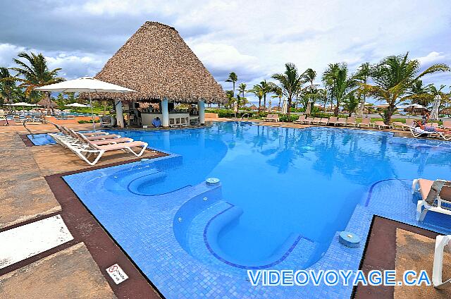 République Dominicaine Punta Cana Hard Rock Punta Cana Plusieurs jacuzzi dans la piscine...