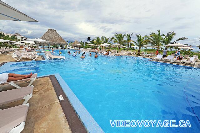 République Dominicaine Punta Cana Hard Rock Punta Cana Une piscine de moyenne dimension, la plus populaire surtout en basse saison.