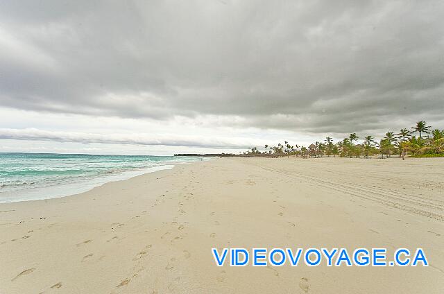 République Dominicaine Punta Cana Hard Rock Punta Cana The slope of the beach is small, the waves can reach great distances.