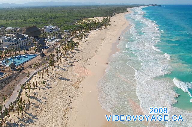 République Dominicaine Punta Cana Hard Rock Punta Cana En 2007, il y avait un peu d'algue dans la mer comme ont peu le voir à droite.