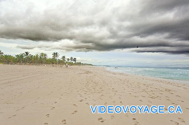 République Dominicaine Punta Cana Hard Rock Punta Cana Vers le nord, il est possible de marcher 5 kilomètre, jusqu'a l'hôtel Rocco ki qui est situé sur une pointe rocheuse.