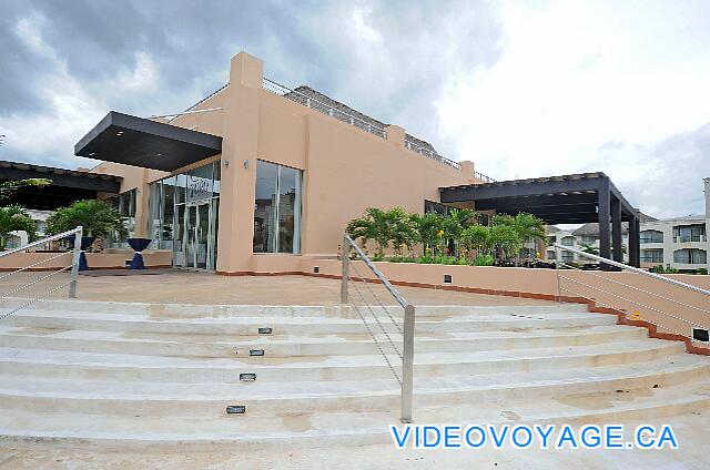 République Dominicaine Punta Cana Hard Rock Punta Cana El frente del restaurante Toro, un restaurante de carnes a la carta por la noche y un restaurante bufé en el día.