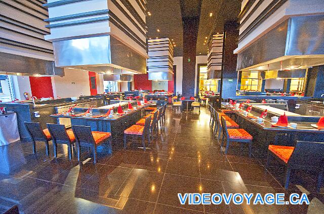 République Dominicaine Punta Cana Hard Rock Punta Cana Varias mesas de teppanyaki, un comedor muy grande