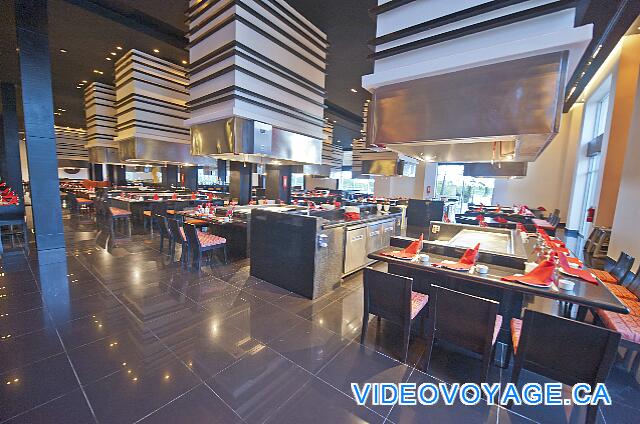 République Dominicaine Punta Cana Hard Rock Punta Cana Varias mesas de teppanyaki, un comedor muy grande