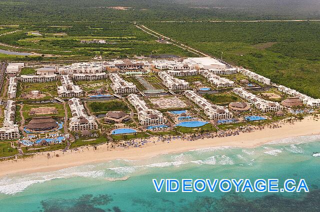 République Dominicaine Punta Cana Hard Rock Punta Cana An aerial view of the large hotel, right on the beach Macao, more than 40 minutes from the airport.