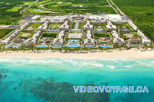 République Dominicaine Punta Cana Hard Rock Punta Cana The hotel on a 700 meters deep and 700 meters wide, 1,787 bedrooms, 2 buffet restaurants, six a la carte restaurants, a casino, the largest center of Punta Cana conferences, ...