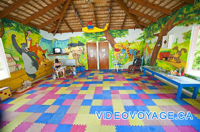 Republique Dominicaine Punta Cana Natura  Park The air-conditioned interior of the mini-club with a person continuously.