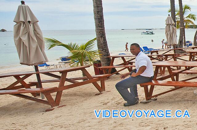 Republique Dominicaine Punta Cana Natura  Park Un gardien de sécurité qui surveille en permanence la plage.