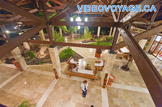 Republique Dominicaine Punta Cana Natura  Park This first part of the Lobby is medium in size, little space here to sit and wait for the bus.