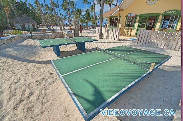 République Dominicaine Punta Cana Be Live Grand Punta Cana Des tables de ping pong sur la plage.