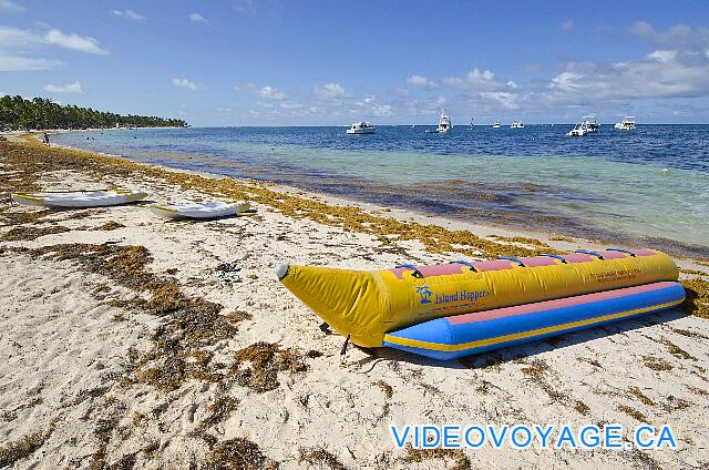 République Dominicaine Punta Cana Be Live Grand Punta Cana Un autre banana boat sur la plage.