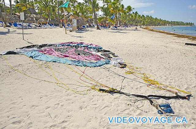 République Dominicaine Punta Cana Be Live Grand Punta Cana Un parachute ascensionnel sur la plage