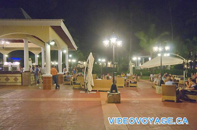 République Dominicaine Punta Cana Be Live Grand Punta Cana La terraza en la noche es muy popular.