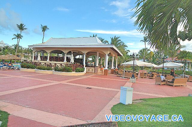 République Dominicaine Punta Cana Be Live Grand Punta Cana Deux bars, le bar à l'extérieur de la piscine se nomme Backstage Bar et le bar dans la piscine se nomme Splash Bar.
