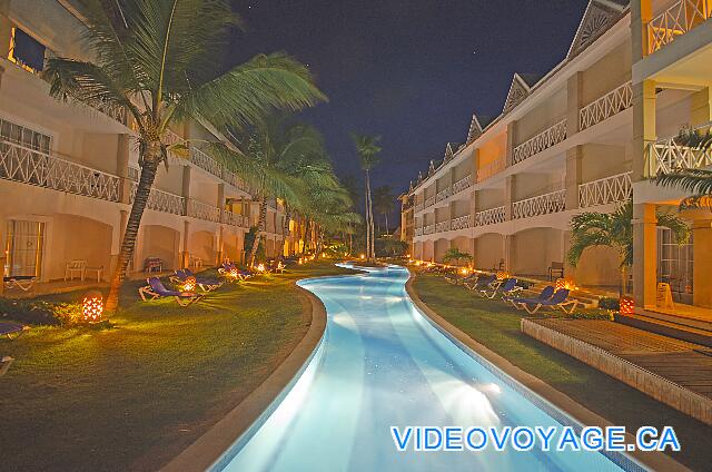 République Dominicaine Punta Cana Be Live Grand Punta Cana the pool that goes outside the rooms, popular with customers.