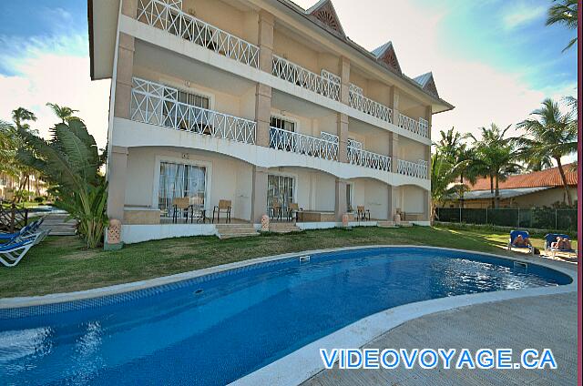 République Dominicaine Punta Cana Be Live Grand Punta Cana The pool that goes outside the rooms with ocean front view.