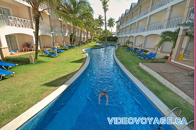 République Dominicaine Punta Cana Be Live Grand Punta Cana the pool that goes outside the rooms, popular with customers.