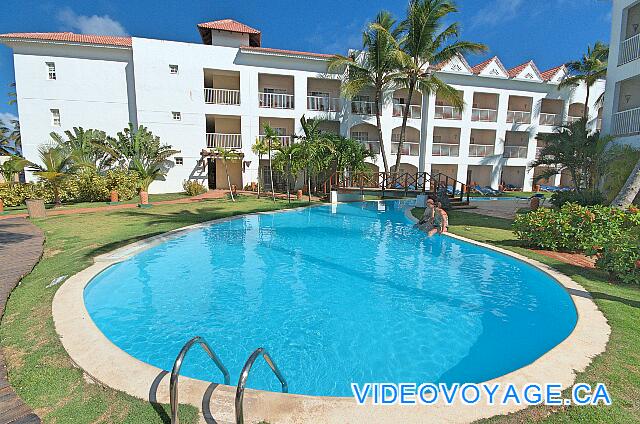 République Dominicaine Punta Cana Be Live Grand Punta Cana The start of the main pool of the Bavaro section, it passes the rooms ...