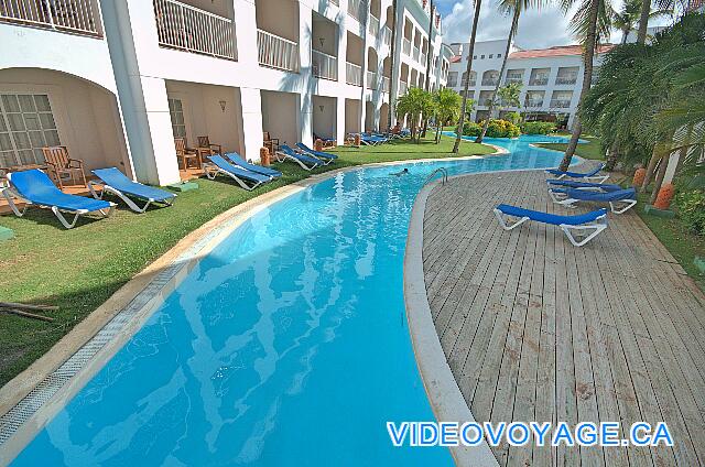 République Dominicaine Punta Cana Be Live Grand Punta Cana The pool that goes outside the rooms.