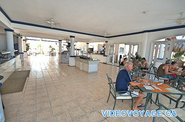 République Dominicaine Punta Cana Be Live Grand Punta Cana A snack bar and restaurant located near the beach.